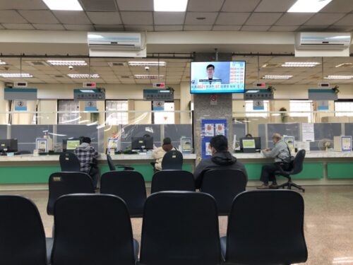台湾台北の内政部移民署待合場所の様子