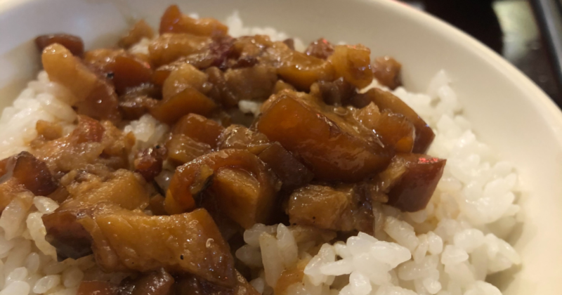 脂っこい台湾料理の魯肉飯
